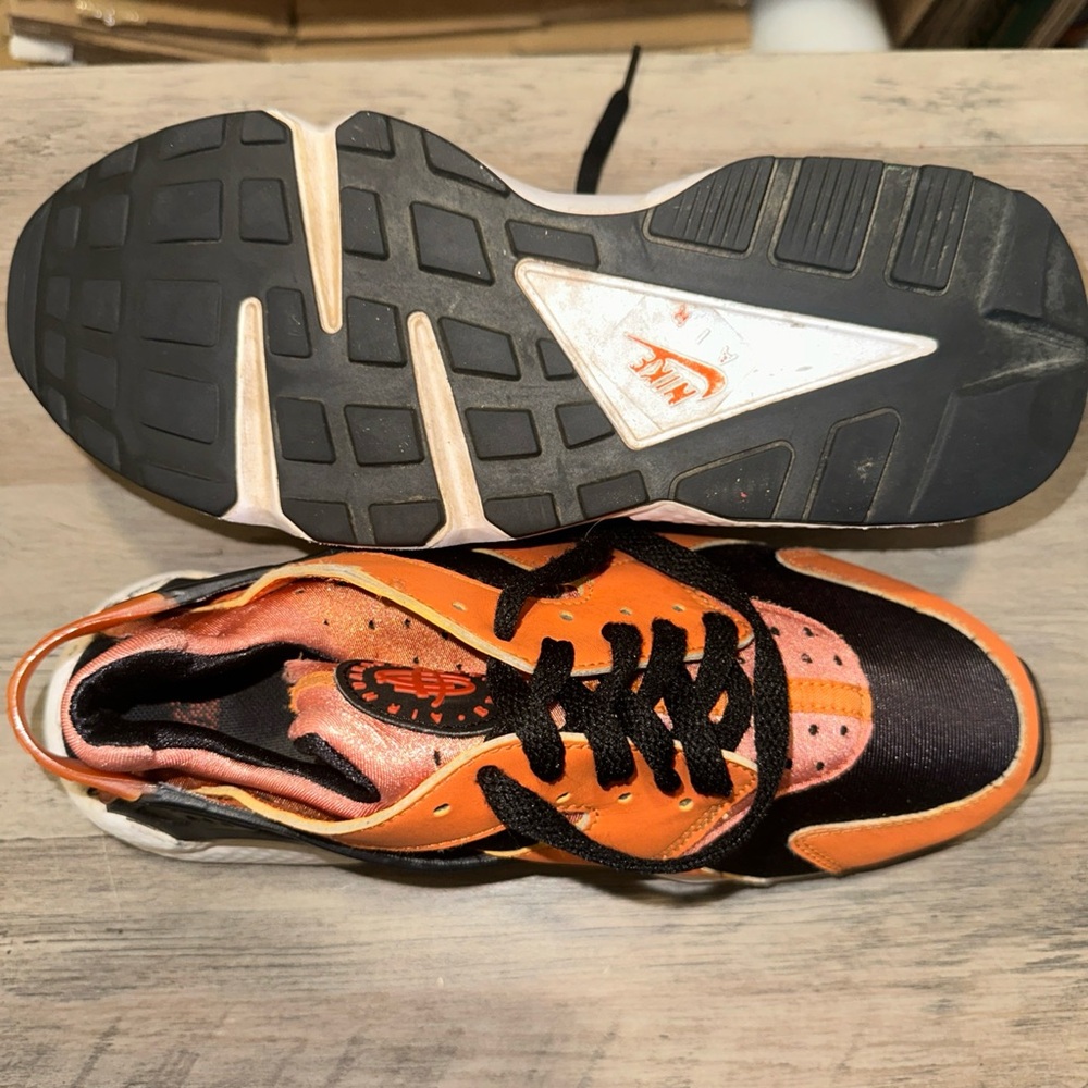 Huaraches Orange and Black Sneakers - Picture 6 of 7